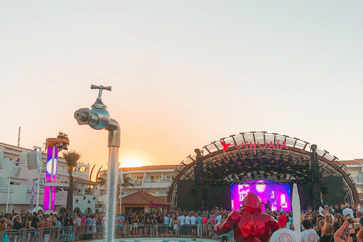 Best Cancun Resorts for Singles 2025